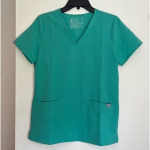 FIGS XS Casma Three-Pocket Scrub Top (Surgical Green)